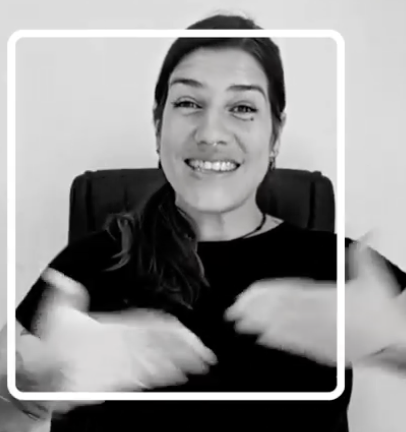 Retrato de Cecilia Valdecantos, intérprete de lengua de señas argentina-español